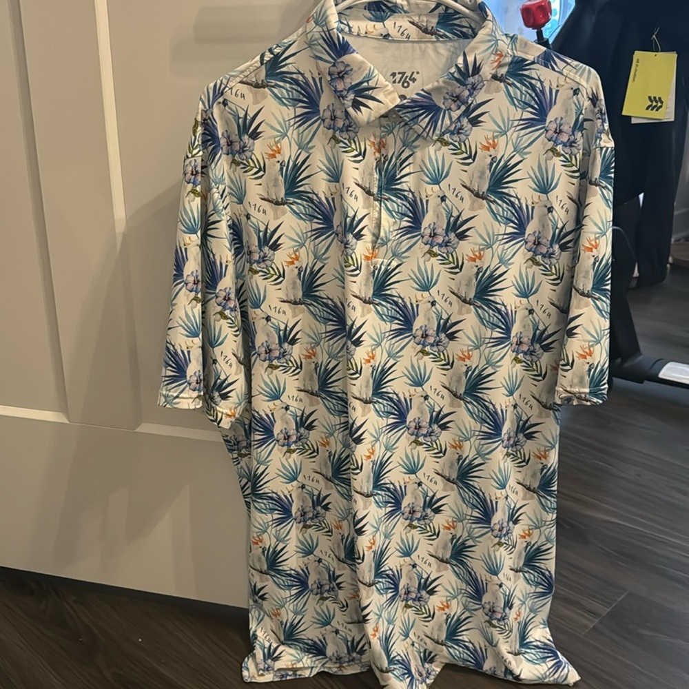1764 men’s XL Golf Polo